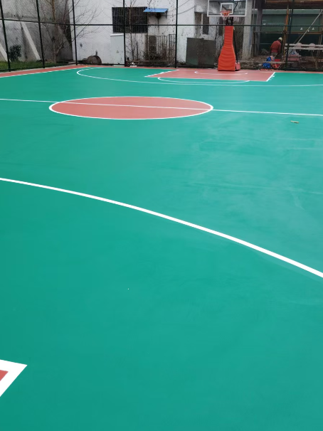 湛河 球场长期使用易出现地面开裂